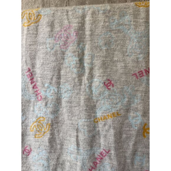 Chanel Gray Multicolor Logo Pattern Scarf 43% Cashmere 36% Wool 21% Silk Made In - Picture 10 of 16